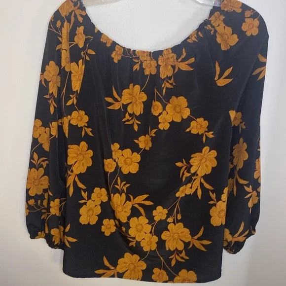 EUC Sanctuary Floral Blouse with keyhole tie in the front - Picture 4 of 4